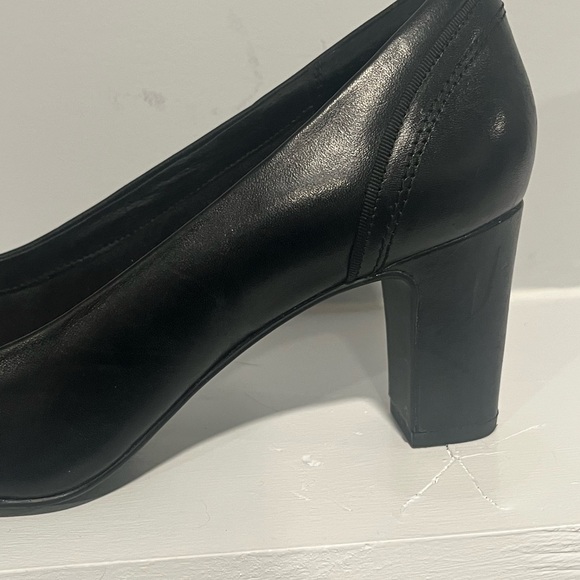 Clarks Women's Leather Artisan Tamryn Cider Pump β Size 9 Classic & Comfortable - Picture 10 of 16